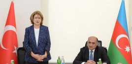 Türkiyə-Azərbaycan Universitetinin ilk rektoru kollektivə təqdim olundu