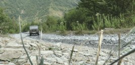 Girişi pullu edilən Ramramay şəlaləsinə qalxan yol bərbad vəziyyətdədir - VİDEO