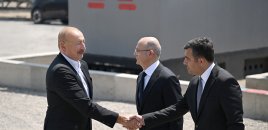 Prezident “Şəms 1” və “Qərbi Üfüq” stansiyalarında görülən işlərlə tanış oldu - Fotolar