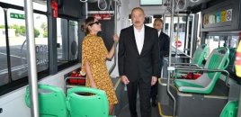 Prezident elektrik mühərrikli yeni avtobuslara baxıb - FOTOLAR