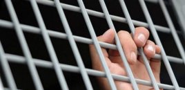 Anası məhbus, özü günahsız: Həbsxanada doğulan uşaqların hansı hüquqları var?
