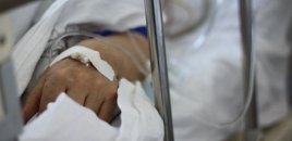 Təmir zamanı yük maşınının təkəri partladı - Usta xəsarət aldı