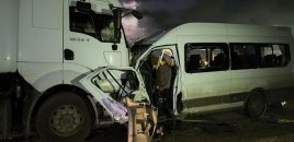 Türkiyədə avtobus yük maşını ilə toqquşub: Bir ölü, 15 yaralı