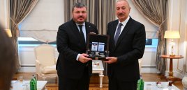 İlham Əliyevə “İrpin şəhərinin fəxri vətəndaşı” vəsiqəsi təqdim edildi