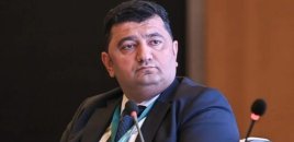 "Green Card” uddu, Yeni Klinikadakı işindən ayrıldı