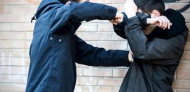 Xaçmazda kişi qızının sevgilisini küçədə döydü