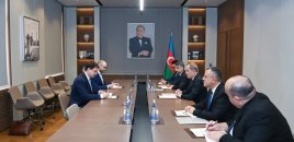 Avstriyanın yeni səfiri etimadnaməsinin surətini Ceyhun Bayramova təqdim edib