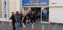 Türkiyəli müğənni Tuğba Ekinci saxlanıldı