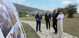 Prezident Pir Ömər Sultan ziyarətgahında aparılan konservasiya işləri ilə tanış oldu - FOTOLAR
