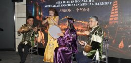 Pekində Azərbaycan muğamı və Çin musiqisi bir səhnədə səslənib