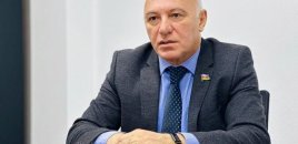 Deputat tıxaca görə iclasa gecikdi - “Üzr istəməlidirlər”