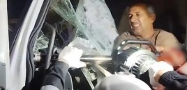 "Mercedes" "KamAZ"a çırpıldı: 55 yaşlı kişi belə xilas edildi - Video