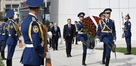 Tacikistan Baş naziri Zəfər Parkında - Fotolar
