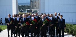 Azərbaycan XİN-in rəhbər heyəti Zəfər parkını ziyarət edib