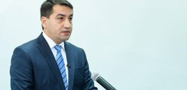 Hikmət Hacıyev: C5+1 formatına qoşulmaq Azərbaycanın öz köklərinə qayıtması deməkdir