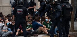 İspaniyada etiraz aksiyaları keçirilir, Valensiyada 9 polis xəsarət alıb