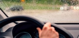 Yağışlı havalarda sürücülər nələrə diqqət etməlidir? - Ekspertdən vacib tövsiyələr