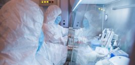 ÜST Rusiyada laboratoriya əməkdaşının ölümünü izləyir