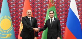İlham Əliyev Türkmənbaşıda MDB Dövlət Başçıları Şurasının iclasında iştirak üçün "Avaza" Kompleksinə gəlib