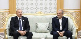 İlham Əliyevin İran Prezidenti ilə görüşü keçirilir - FOTOLAR