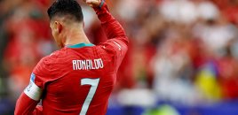 Jesus: Ronaldu millidə karyerasını ağlayaraq deyil, meydanda bitirməli idi