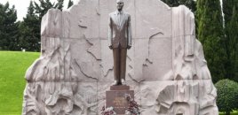 Kambocanın Baş naziri Ümummilli Lider Heydər Əliyevin məzarını ziyarət edib