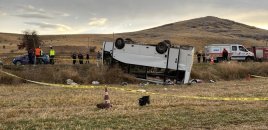 Türkiyədə mikroavtobus aşıb, 28 nəfər xəsarət alıb