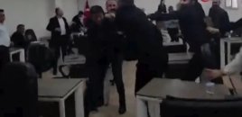 Türkiyədə bələdiyyə iclasında mübahisə davaya çevrildi