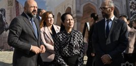 Kamboca Krallığının birinci xanımı Piç Çanmoni İçərişəhərlə tanış olub