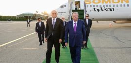 Emoməli Rəhmon da Bakıya gəldi - Foto