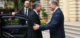 Ceyhun Bayramov çinli həmkarı ilə regional təhlükəsizliyi müzakirə edib – Yenilənib