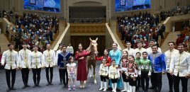 Leyla Əliyeva Arkadağ şəhərində əfsanəvi "Galkynyş" milli atüstü oyunlar qrupunun çıxışını izləyib