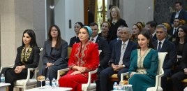 Leyla Əliyeva Aşqabadda Milli Türkmən Xalçası Muzeyində olub