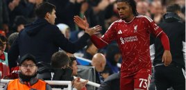 18 yaşlı futbolçu “Liverpul”un tarixinə düşdü