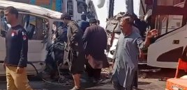 Pakistanda avtobusla mikroavtobus toqquşdu: Ölənlər və yaralananlar var