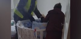 Köməksiz vəziyyətdə qalan 7 aylıq körpə xilas edildi