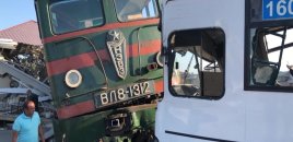Rusiyada qatar mikroavtobusla toqquşub, 6 nəfər ölüb