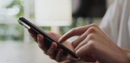 Direktorun otağında canlı yayım açan müəllim işdən çıxarıldı