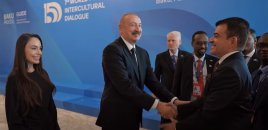 Prezident qonaqlarla görüşdü - VİDEO