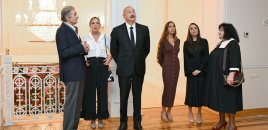 Prezident və ailə üzvləri sərgi ilə tanış oldu - FOTOLAR