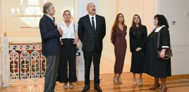 Prezident və ailə üzvləri sərgi ilə tanış oldu - FOTOLAR
