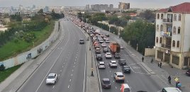 Bakının bir sıra yollarında nəqliyyatın sıxlığı yaranıb