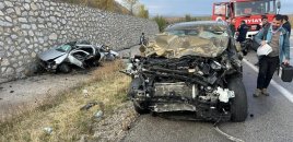Türkiyədə iki avtomobil toqquşub, ölən və yaralananlar var