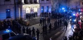 Polşa Dövlət Tribunalının üzvü ölkədə dövlət çevrilişi baş verdiyini bildirib