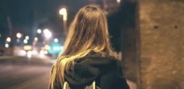 Sumqayıtda məktəbli qızı sevgilisi küçədə döydü