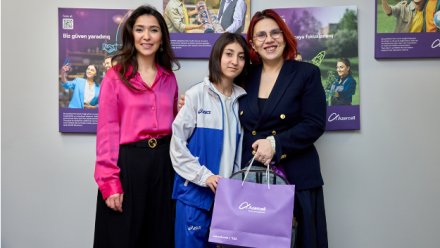 “Qızlara ağ yaraşır” layihəsinin iştirakçıları Azercell-in qonağı oldular