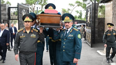 Zakir Həsənovla Elçin Quliyev generalın dəfnində - FOTOLAR