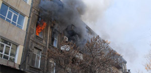 Bakıda 16 mərtəbəli binada yanğın oldu
