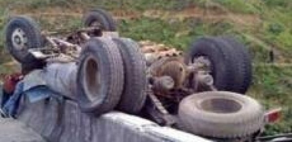 Azərbaycanda dəhşətli yol qəzası: 2 ölü, 18 yaralı