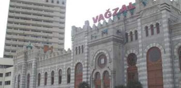 Dəmiryol vağzalını sökürlər